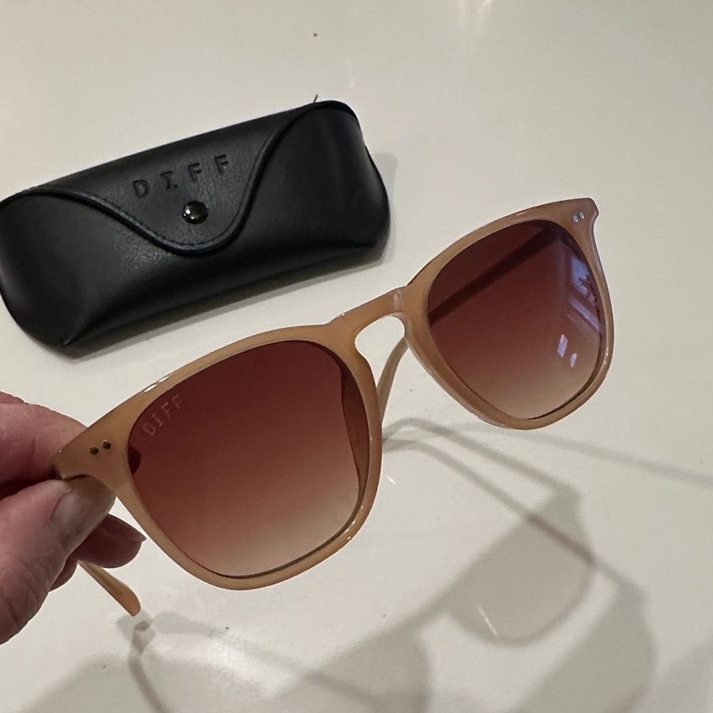 DIFF Maxwell Tan Sunglasses with Brown Lenses - Picture 2 of 5